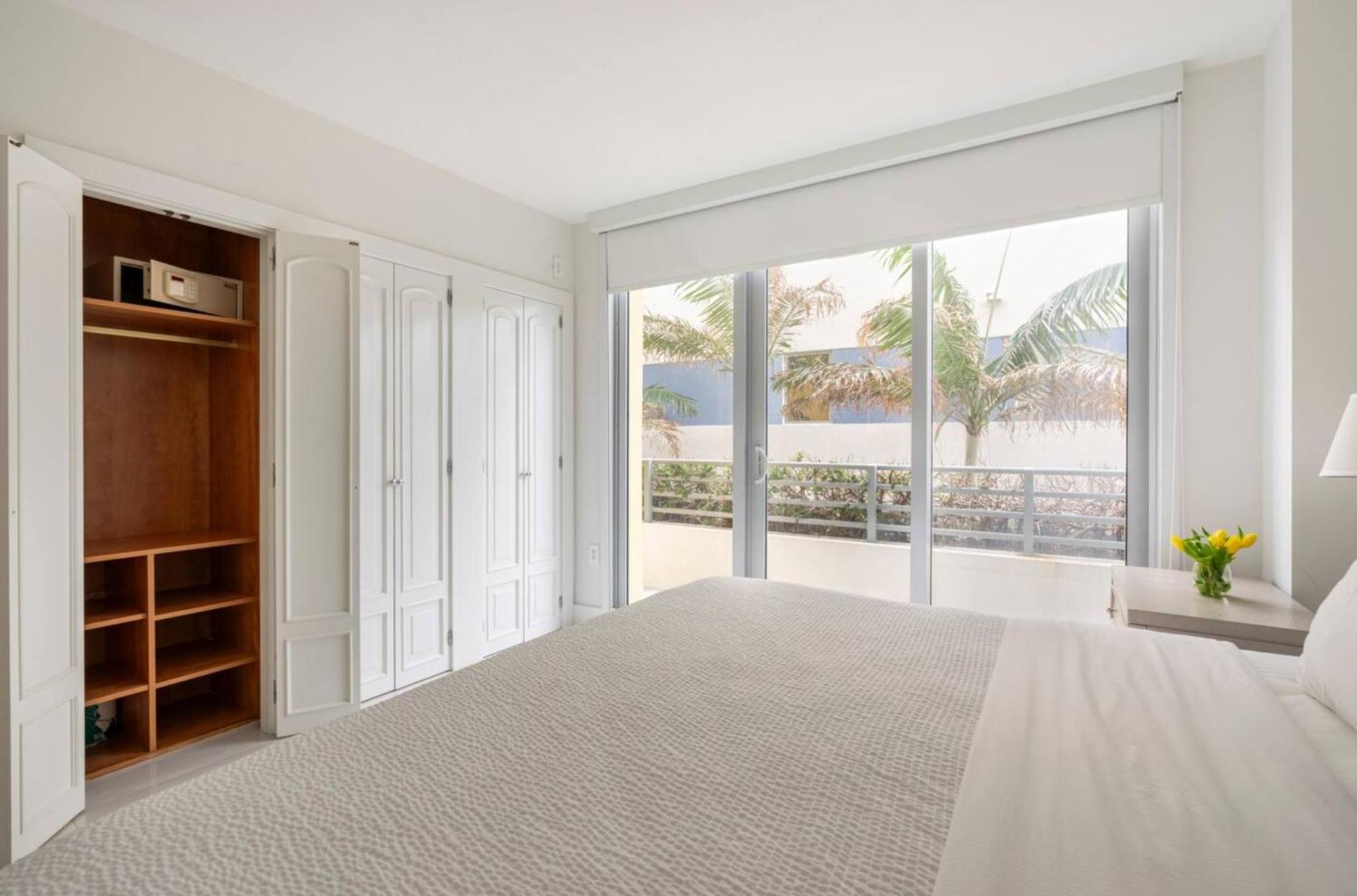 Beachfront Bentley Hotel One Bedroom Suite With Balcony And Beach Access Miami Beach Dış mekan fotoğraf